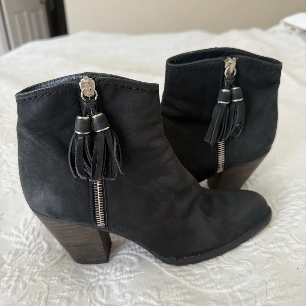 Stuart WEITZMAN Black Suede booties. Size 5.5